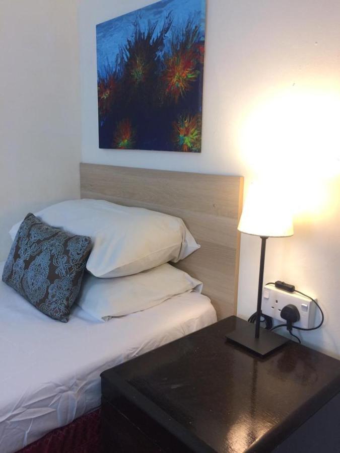 Homestay Budget Economy Singlebed Bedroom In Aman Puri, Kepong Kuala Lumpur