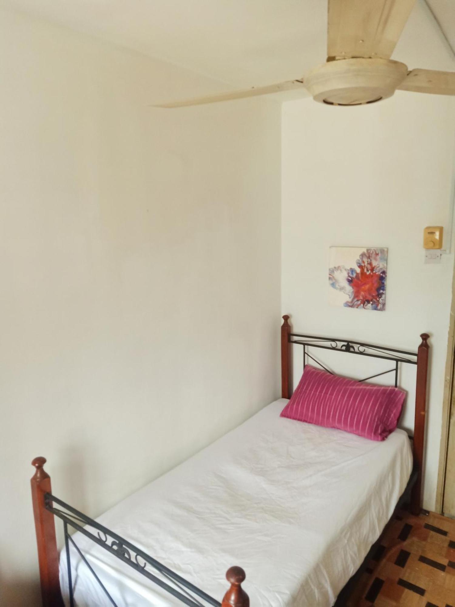Budget Economy Singlebed Bedroom In Aman Puri, Kepong Homestay